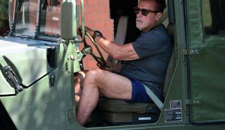 Arnold Schwarzenegger hace las compras en su Hummer