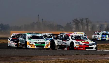 Ciarrocchi y Reutemann se acercaron, pero Azar sigue arriba