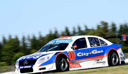 Azar presentó sus diseños 2018