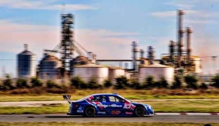 Azar y su bautismo triunfal en el Top Race