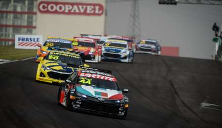 Baptista ganó la carrera dos y Rossi estuvo complicado