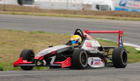 Barrio dominó en la primera salida a pista