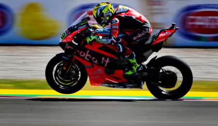 Bautista mete primera en San Juan 