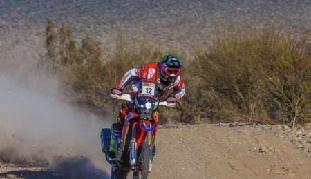 Kevin Benavídes da pelea en el “Mini Dakar” de Marruecos