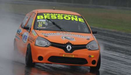 Reparan el Clío de Luis Bessone