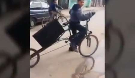 Una bicicleta con estéreo