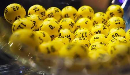 ¿Está bien una definición con una carrera por sorteo?