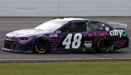 Nascar: Alex Bowman cortó la racha de Larson