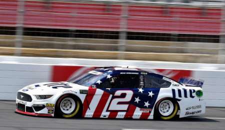 Nascar en Charlotte y triunfo ajustado para Brad Keselowski