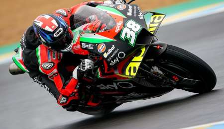 Bradley Smith abrió el viernes lluvioso en Le Mans