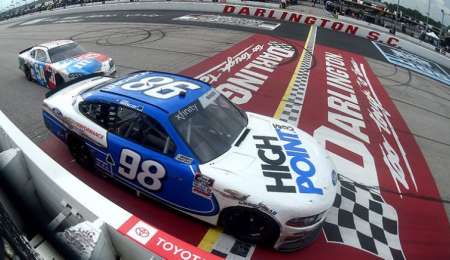 Nascar Xfinity: Un  jueves y con un triunfo muy emotivo y especial