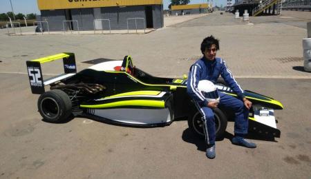 Debut ecuatoriano en Fórmula Renault