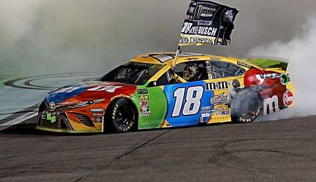 Toyota Campeón de Nascar de la mano de Kyle Busch