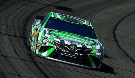 Kyle Busch hizo historia en Charlotte
