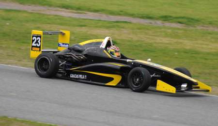 Cacciatore firme en su tierra