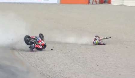 Dura caída de Tati Mercado en Barcelona