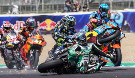 Terrible caída en la competencia de Moto2 en Jerez 