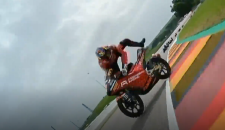 Gabriel Rodrigo abandonó tras una caída