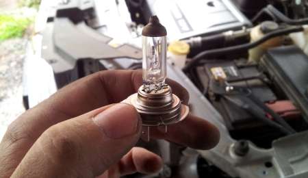 ¿Cada cuánto tiempo se deberían reemplazar las luces de tu coche?