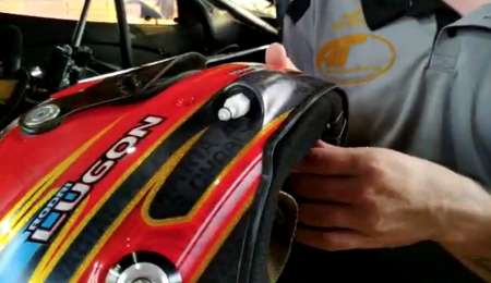 ¿Cómo soportar el calor arriba del auto de carrera?