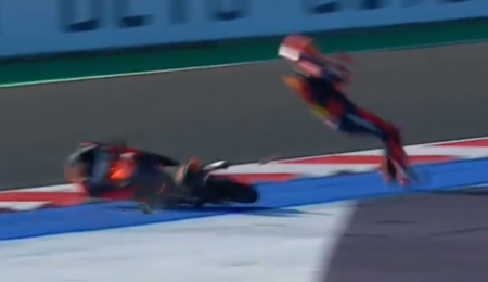 La dura caída de Deniz Öncü en Misano