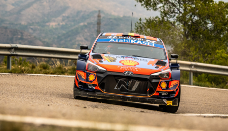Neuville sigue al frente en Cataluña 