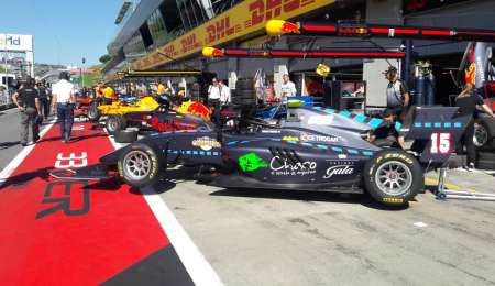 Un neumático complicó a Carrara en su debut