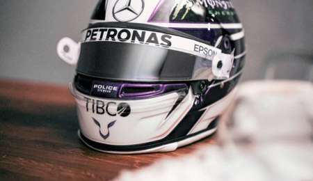 Hamilton sorprendió con los nuevos colores de su casco