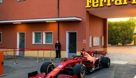 Leclerc paseó la Ferrari 2020 por las calles de Maranello