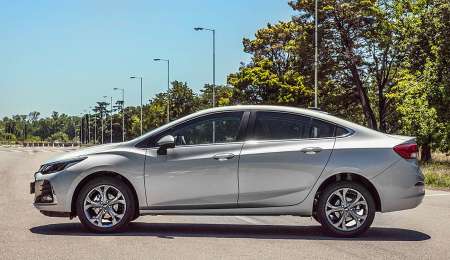 Chevrolet Cruze estrena diseño en su nueva versión sedán