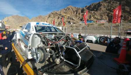 Fuerte golpe de Ciantini contra la pared