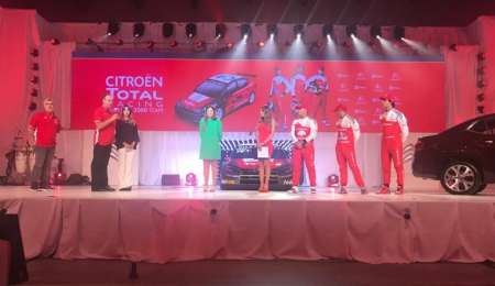 Citroën, con sus pilotos y el C4 Lounge, en sociedad