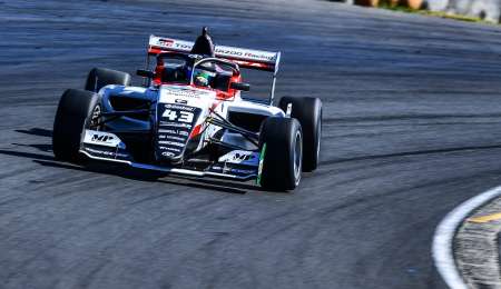 Colapinto sumó en la primera carrera en Hampton Downs