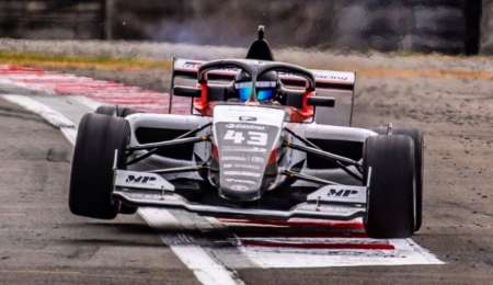 Buen comienzo de Colapinto en Manfeild