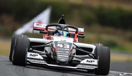 Franco Colapinto puso primera en Hampton Downs