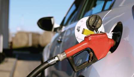 Consejos para ahorrar nafta mientras conducimos 