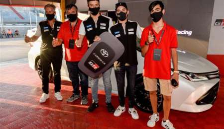 Toyota entrega Corolla GR-S de la mano de sus pilotos