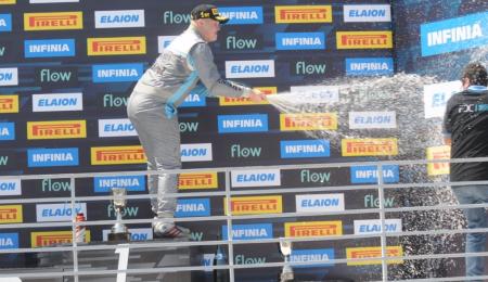 Cravero les sacó 42 vueltas a todos