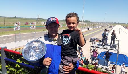 Crevatin gritó campeón de la Clase 1 ante su gente