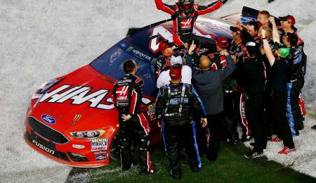 Kurt Busch abrió el fuego en la Nascar