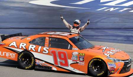 Primer triunfo de un mexicano en Nascar