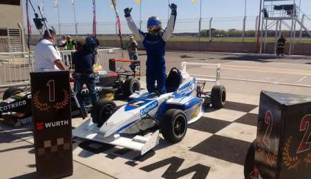  Bundziak ganó y saltó a la punta