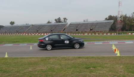 ¿Cómo funciona la Escuela de manejo de la FIA en Argentina?