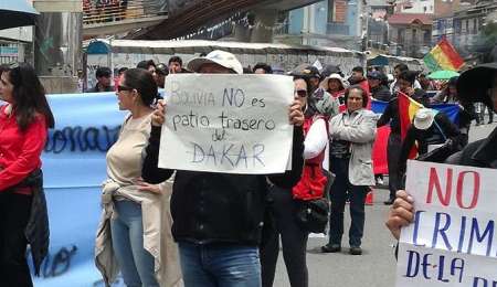 Jornada de protestas empañan la llegada a La Paz