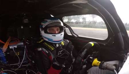 Imperdible: El primer auto autónomo de carrera