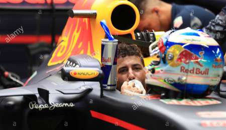 Ricciardo puso primera en Singapur