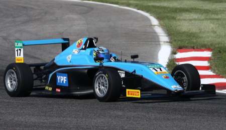 Ciantini entre autos de seguridad