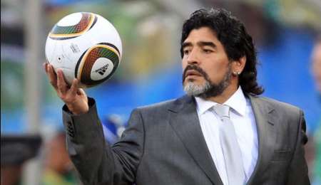 El piloto que fue dirigido en una cancha por Maradona