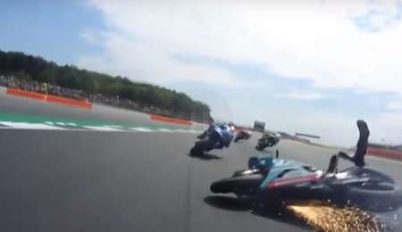 El accidente de Dovizioso y Quartararo a bordo