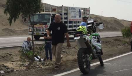 Insólito: chocó en la Panamericana y es la 1ª baja del Dakar